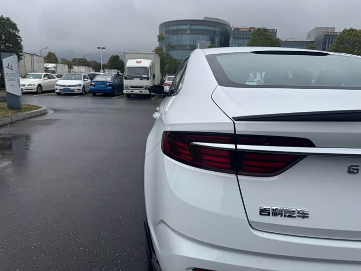 Фото 8 - Geely Preface