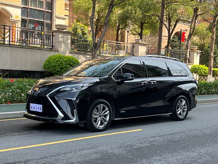 Photo 1 - Toyota Sienna