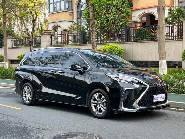 Photo 3 - Toyota Sienna