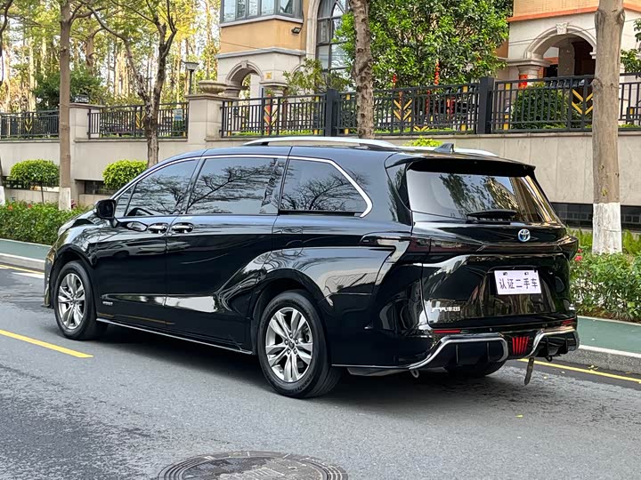 Photo 4 - Toyota Sienna