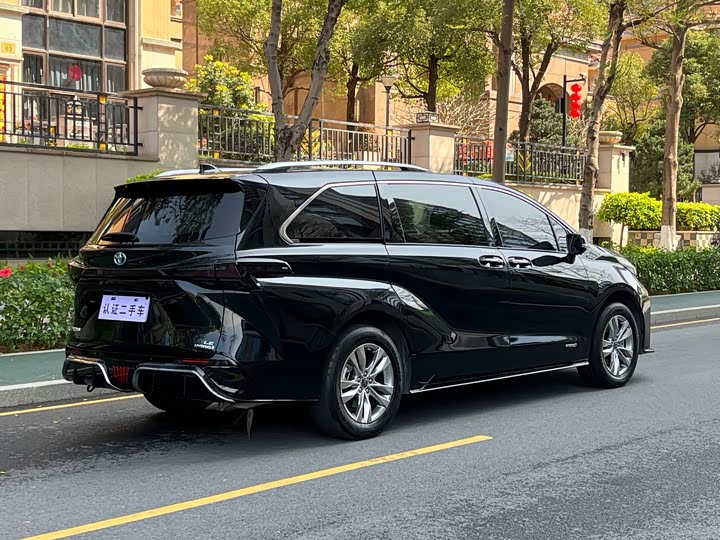 Photo 6 - Toyota Sienna