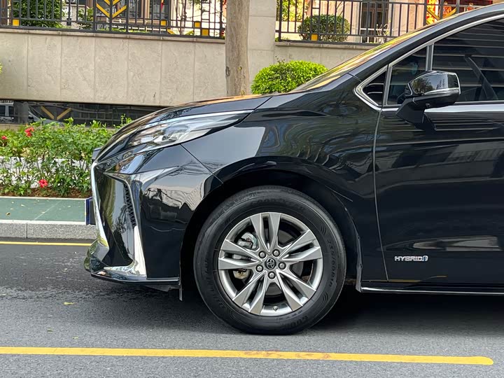 Photo 8 - Toyota Sienna