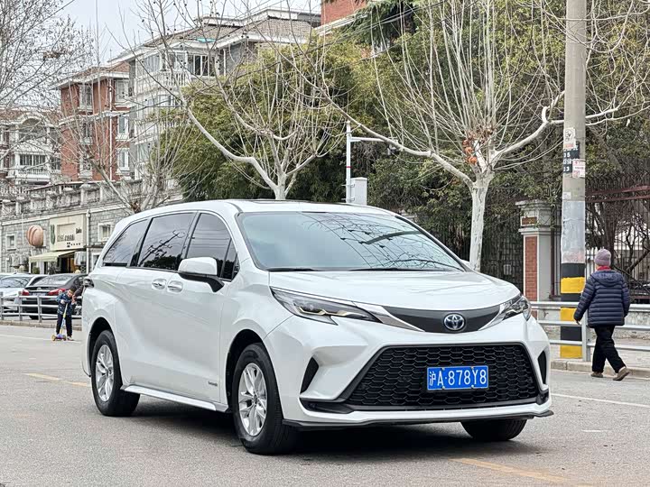 Photo 8 - Toyota Granvia