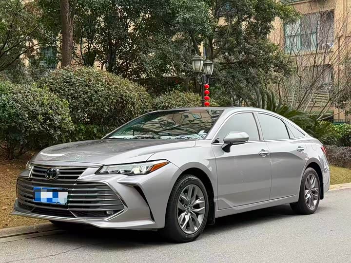 Photo 2 - Toyota Avalon