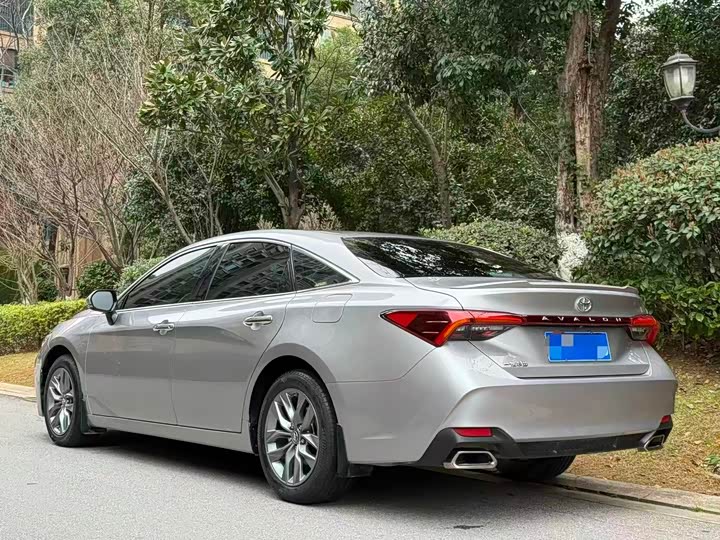 Photo 4 - Toyota Avalon