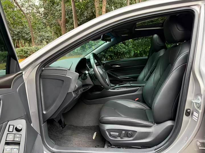 Photo 6 - Toyota Avalon