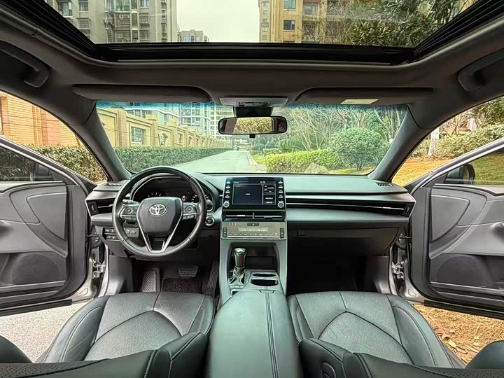 Photo 8 - Toyota Avalon