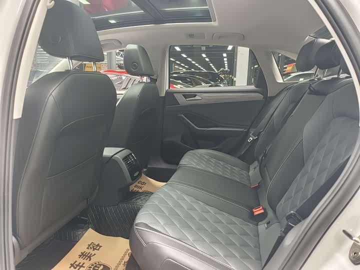 Фото 7 - Volkswagen Sagitar L