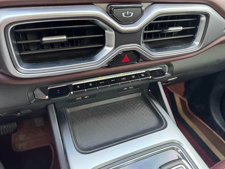 Фото 9 - Geely Okavango