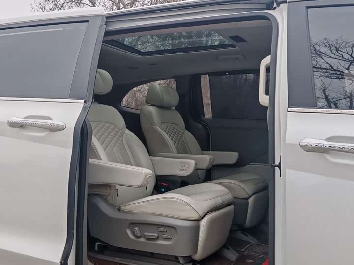 Фото 9 - Hyundai Custo