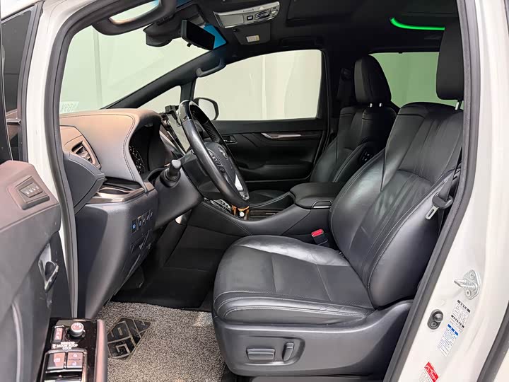 Фото 4 - Toyota Vellfire