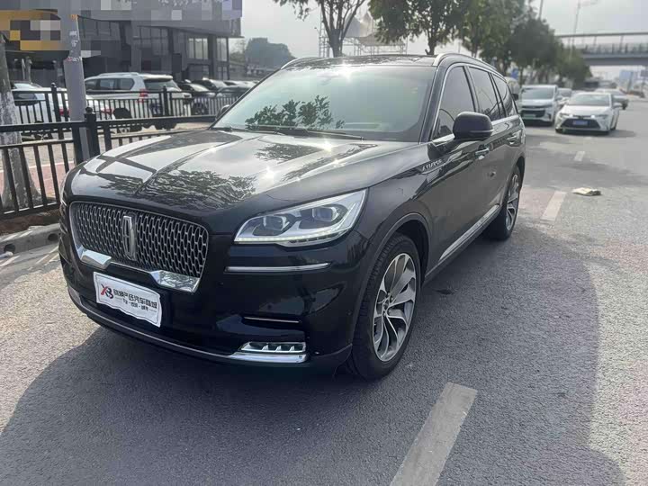 Фото 1 - Lincoln Aviator