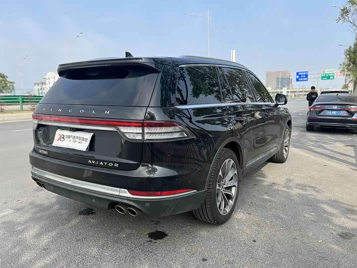 Фото 6 - Lincoln Aviator