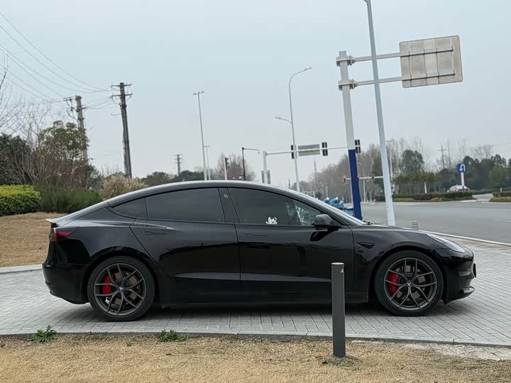 Photo 4 - Tesla Model 3