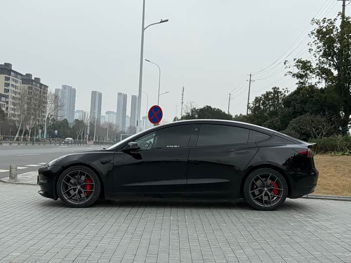 Photo 8 - Tesla Model 3