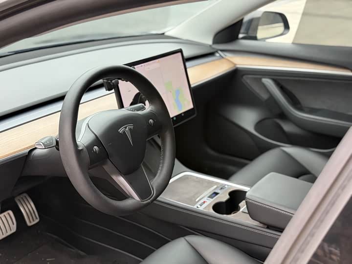 Photo 9 - Tesla Model 3