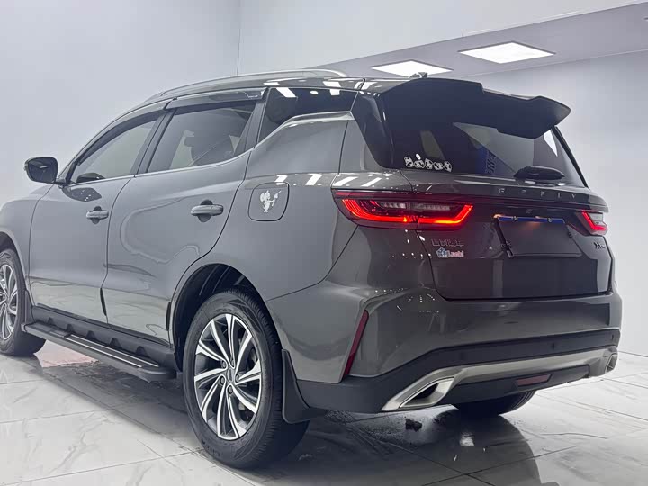Фото 4 - Geely Vision X6