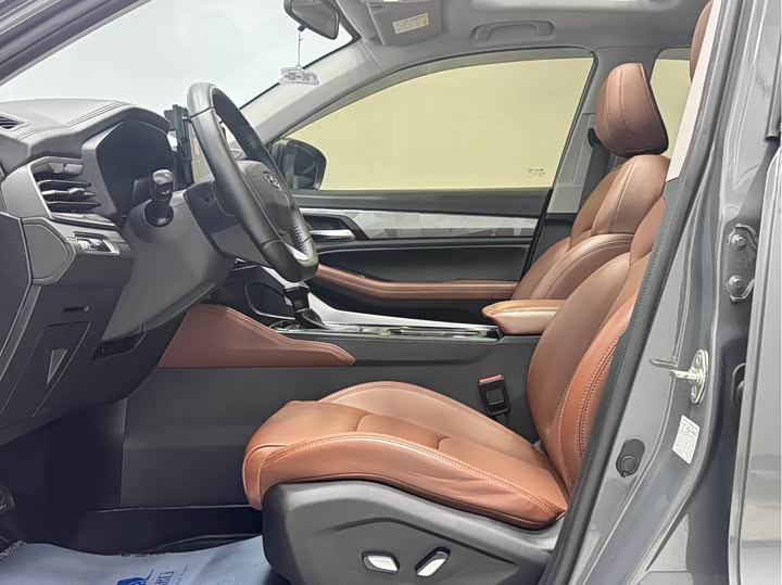 Фото 8 - Geely Vision X6