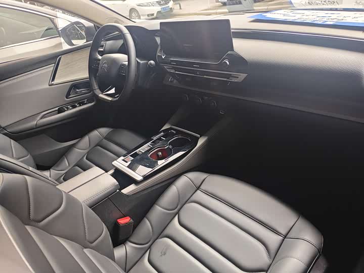 Фото 4 - Citroen C5 X