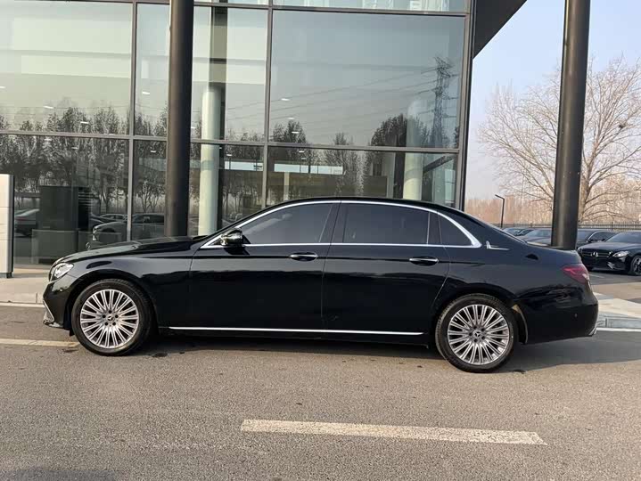 Photo 3 - Mercedes-Benz E-Class