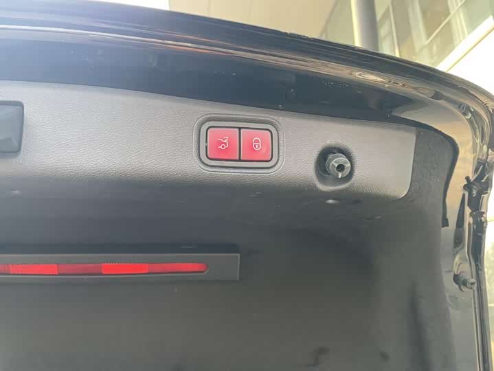 Photo 9 - Mercedes-Benz E-Class