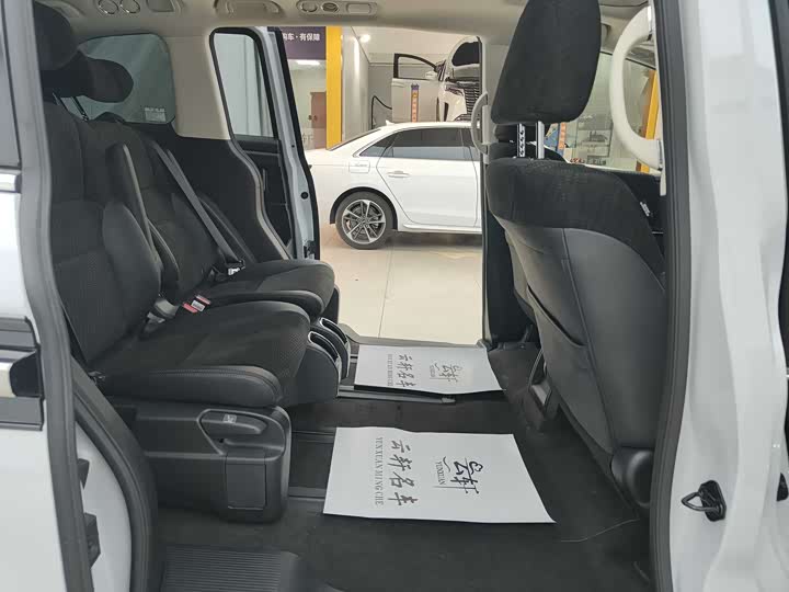 Фото 7 - Honda Elysion