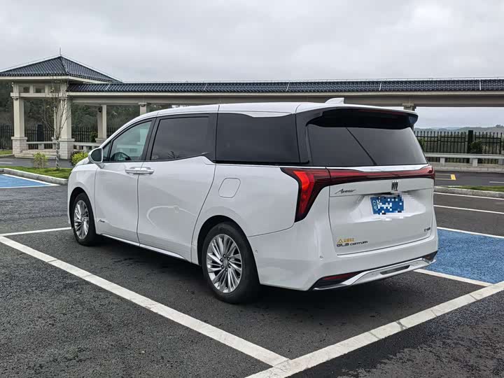 Photo 7 - Buick GL8 Century