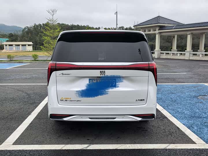 Photo 8 - Buick GL8 Century