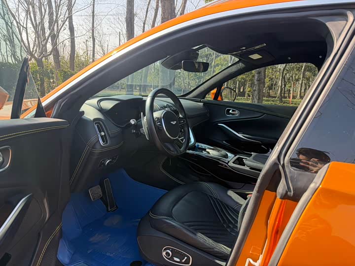 Photo 5 - Aston Martin DBX