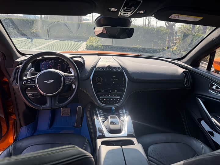 Photo 7 - Aston Martin DBX