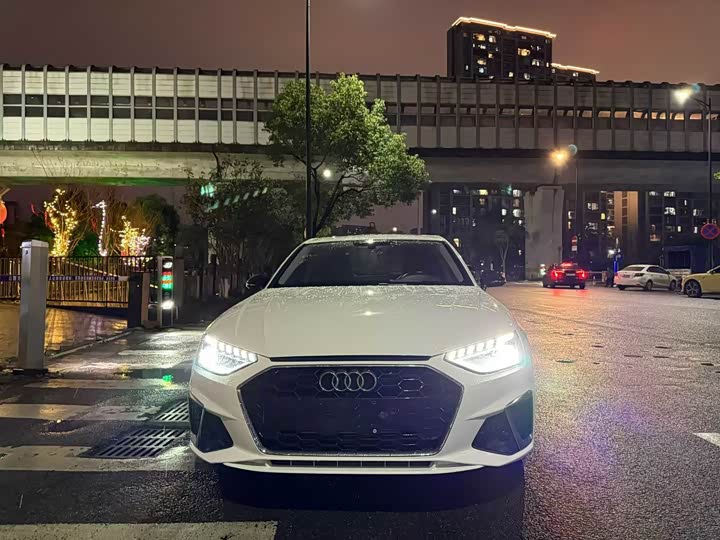 Фото 1 - Audi A4L