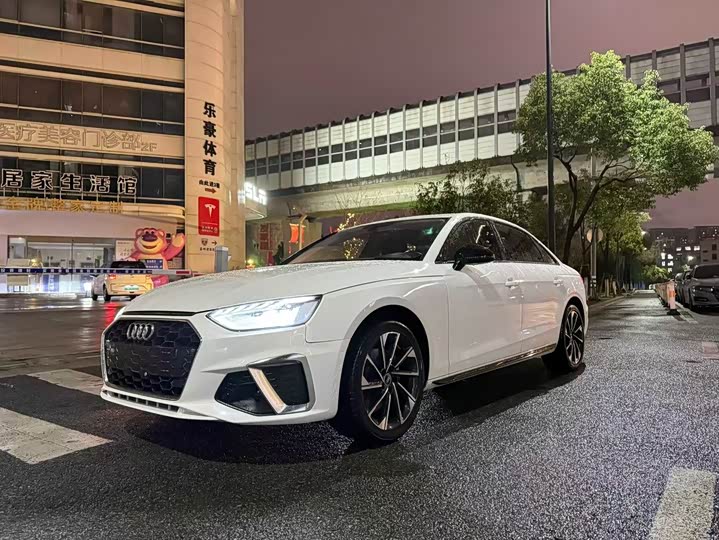 Фото 2 - Audi A4L