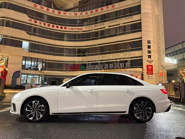 Фото 3 - Audi A4L