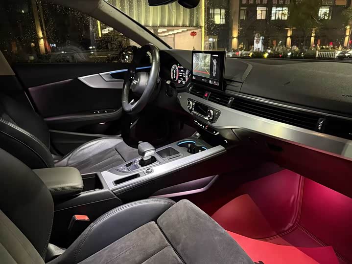 Фото 8 - Audi A4L