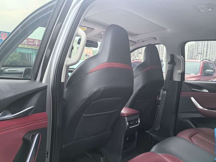 Фото 9 - Maxus T90