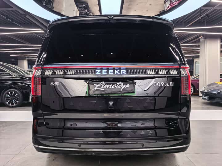Фото 5 - Zeekr 009