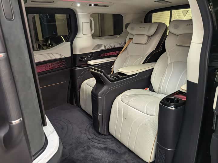 Фото 7 - Zeekr 009