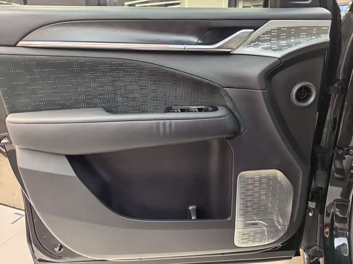 Фото 9 - Zeekr 009