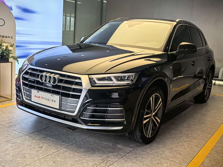 Фото 1 - Audi Q5L