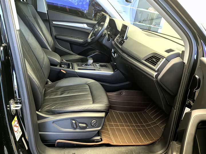 Фото 8 - Audi Q5L