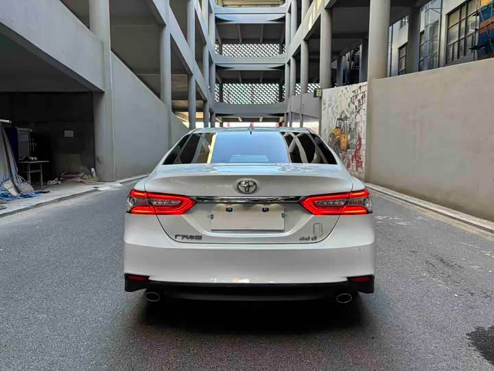 Фото 3 - Toyota Camry