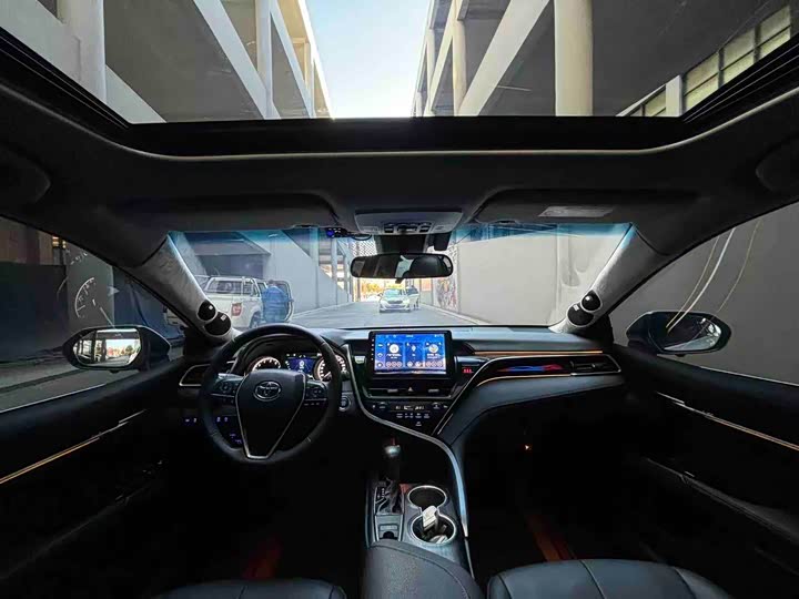 Фото 8 - Toyota Camry