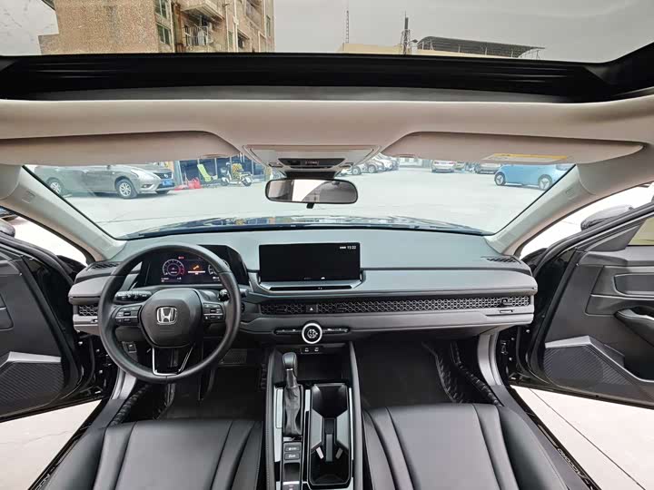 Фото 8 - Honda Accord