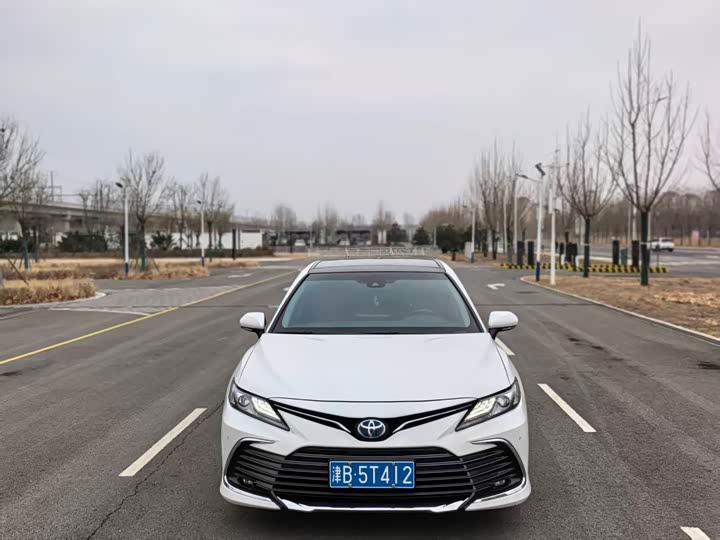 Фото 1 - Toyota Camry