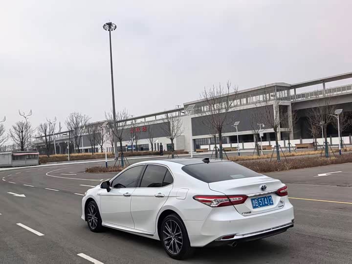 Фото 3 - Toyota Camry