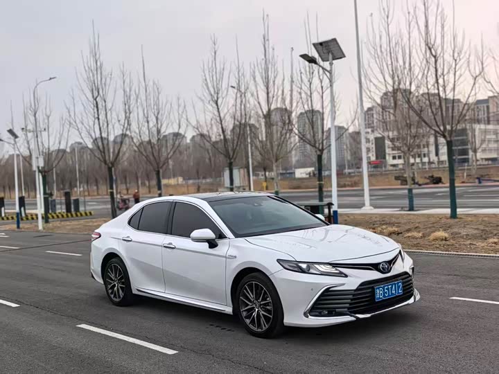 Фото 9 - Toyota Camry