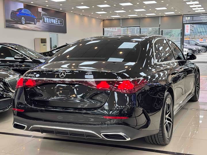 Фото 4 - Mercedes-Benz E-Class