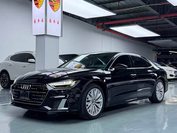 Фото 2 - Audi A7L