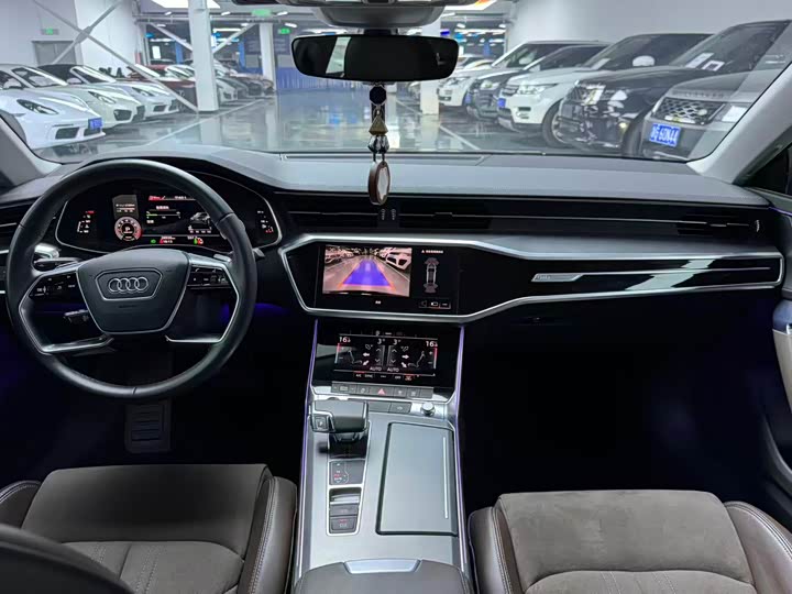 Фото 7 - Audi A7L
