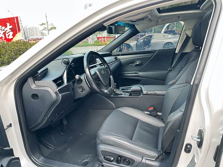 Фото 4 - Lexus ES